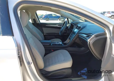 2019 Ford Fusion S z USA, uszkodzony, nr VIN 3FA6P0G71KR275569